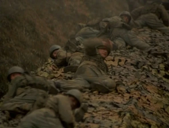 Tucet špinavců IV: Osudná mise (1988) [TV film]