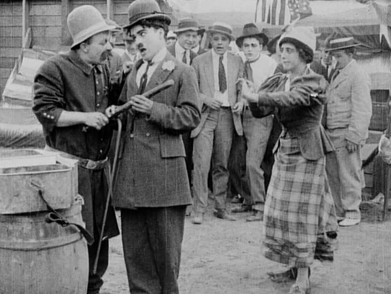 Chaplin prodavačem párků (1914)