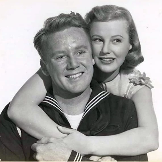Dvě děvčátka a námořník (1944)