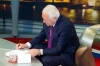 Rozhovor s prezidentem republiky Václavem Klausem v přímém přenosu v rámci speciálu Televizních novin.