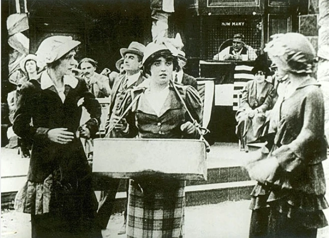 Chaplin prodavačem párků (1914)