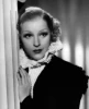 Dressed to Thrill (1935)