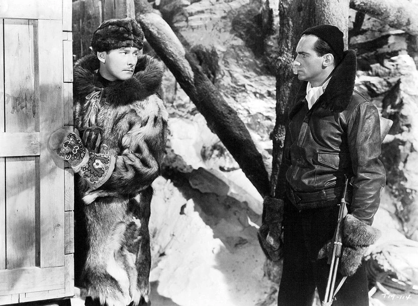 Northern Pursuit (1943)