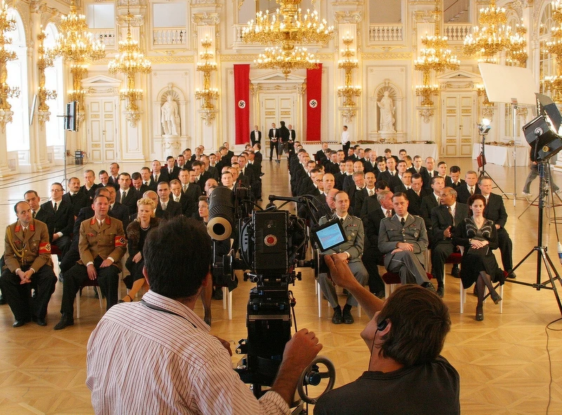 Natáčení na Pražském hradě - Antonio Riestra točí ve Španělském sále