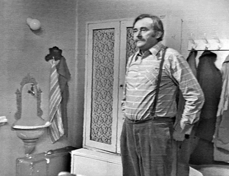 Kufr za dveřmi (1972) [TV epizoda]