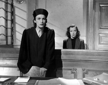 Žena v taláru (1944)