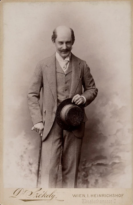 Leopold Kramer jako "Arthur Sülzheimer" v divadelní frašce "Im weißen Rössel" / foto: Dr. Szekely, Wien - Theatermuseum, Wien