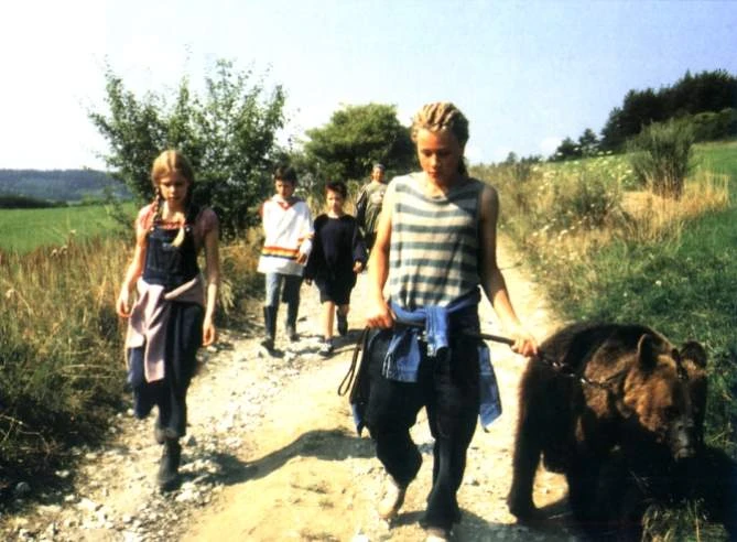 Hurá na medvěda (2000)