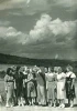 Tizenhárom kislány mosolyog az égre (1938)