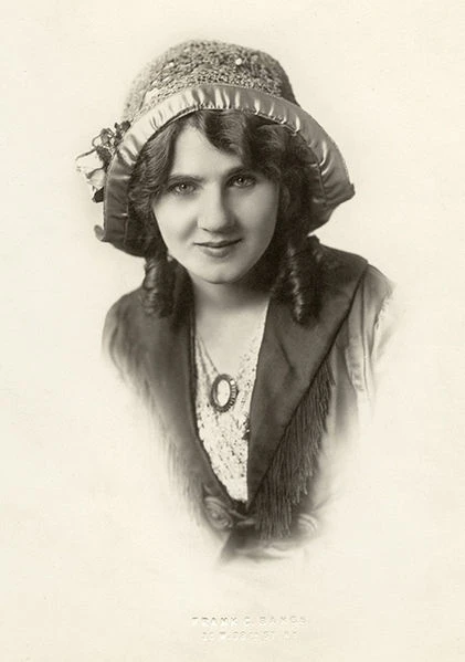 Florence Lawrence in Frank C. Bangs Studio portrait, c. 1908. Wisconsin Center for Film and Theater Research