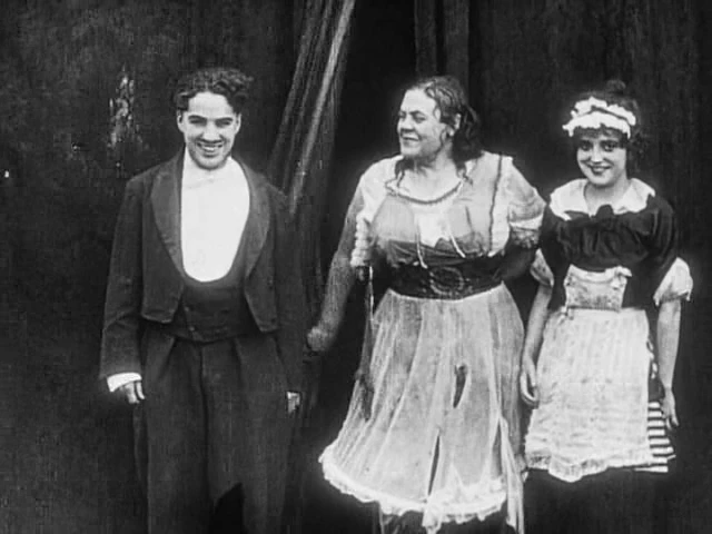 Chaplin honí dolary (1914)