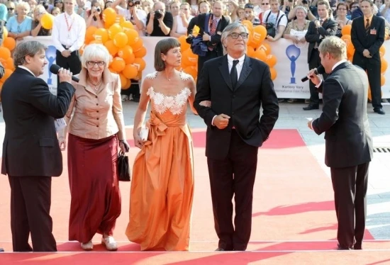 Prezident festivalu Jiří Bartoška s manželkou Adélou a umělecká ředitelka Eva Zaoralová