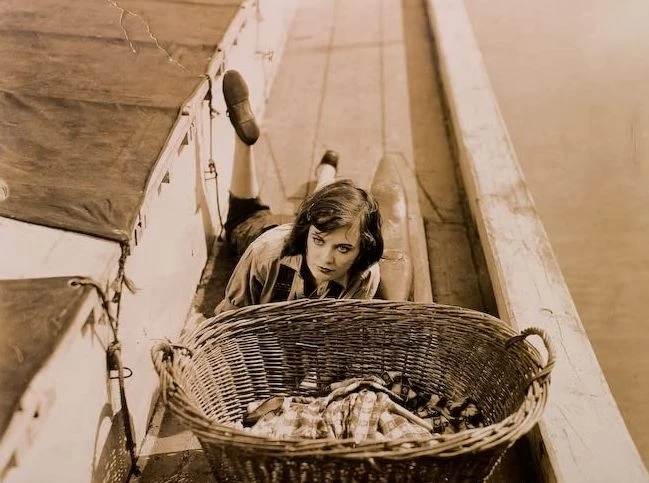 The Girl on the Barge (1929)