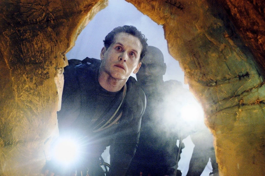 Jeskyně (2005)