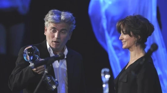 Cena za nejlepší mužský herecký výkon pro Oliviera Gourmet (cenu přebírá režisér Frédéric Dumont) (2009)