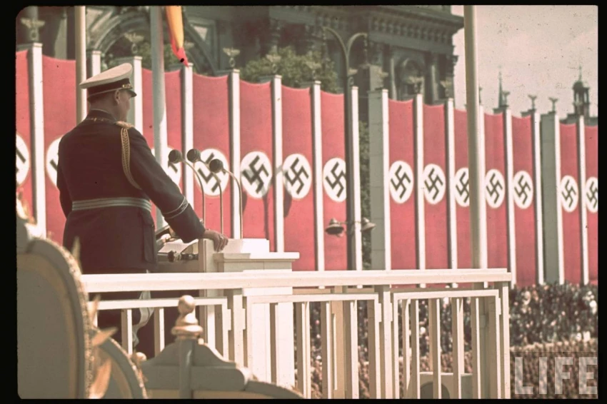 Hitler vo farbe (2005) [DVD]
