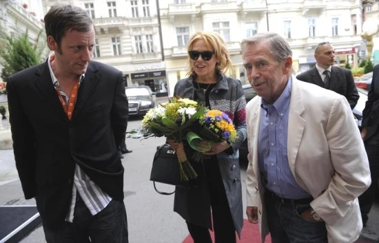 Dagmar Havlová a Václav Havel - příjezd (2009)