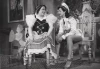 Erika Voigt a Lily Broberg - foto z filmu Bag de rode porte (1951)
