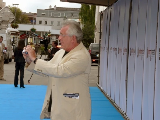 Jaromír Hanzlík si zahájení festivalu pěkně užíval Takto fotil fotografy