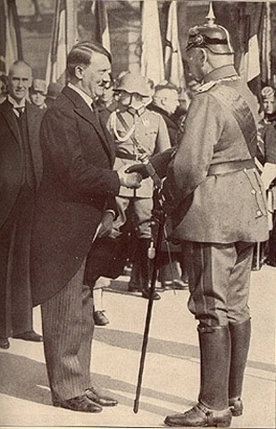 Adolf Hitler  a Paul von Hindenburg