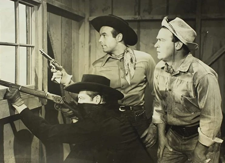 Outlaws of the Rockies (1945)