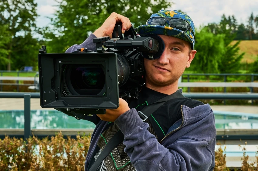 Jan Sobotka s kamerou velkou jako kráva