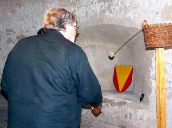 Hraje na rytířských hrách na Trenčanském hradě plácanou košíkovou