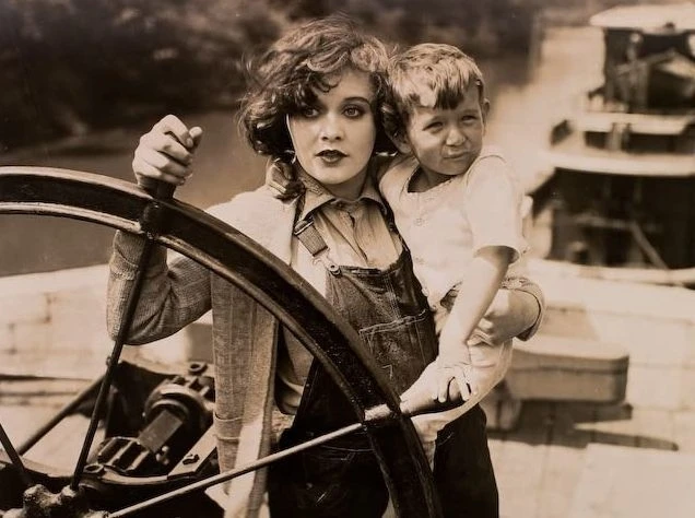 The Girl on the Barge (1929)