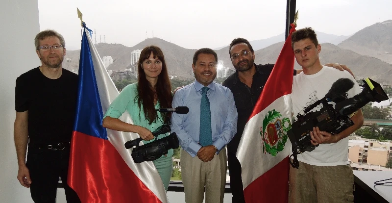 v kanceláři honorárního konzula  – Marek Orko Vácha, Jana Studničková, Raul Alta-Torre (honorární konzul ČR v Peru), Otakáro Schmidt, Jan Hubač