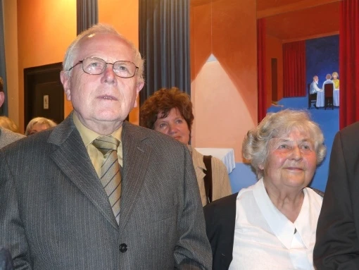 Dalimil Klapka s manželkou na odhalení pamětní desky Vlasty Buriana ve Švandově divadle (25.4.2008)