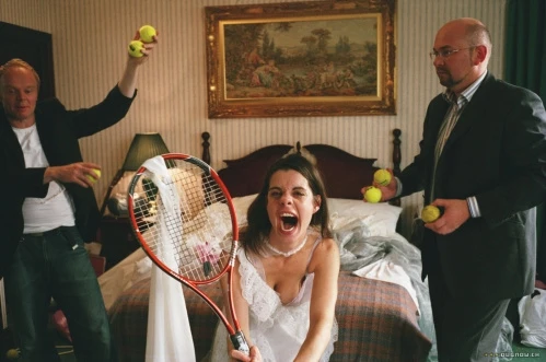 Svatby jako řemen - Confetti (2006)