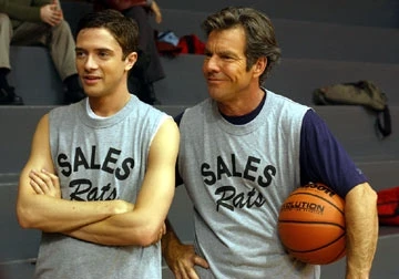 Topher Grace a Dennis Quaid