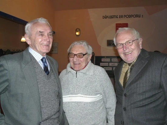 Svatopluk Matyáš, Antonín Hardt a Dalimil Klapka na odhalení pamětní desky Vlasty Buriana ve Švandově divadle (25.4.2008)