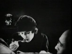 Ulička, kde není radosti (1925)