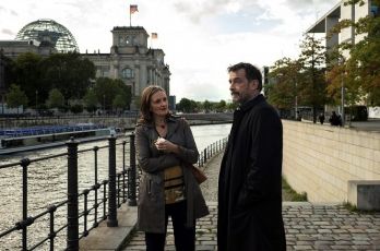 Dir Diplomatin: Jagd durch Prag (2018) [TV film]