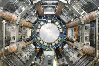 CERN aneb Továrna na absolutno (2010) [HD CAM (HDTV)]