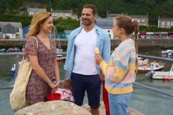 Láska mezi květinami (2021) [TV film]