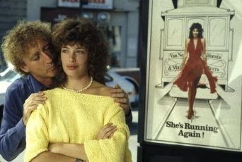 Žena v červeném (1984)