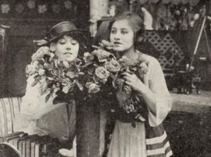 The Flash of an Emerald (1915)