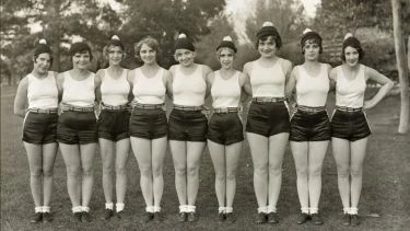 Bare Knees (1928)