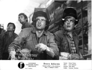 Dvere dokorán (1977)