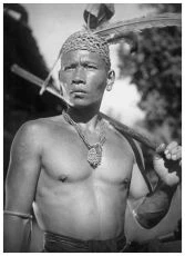 Lovci lebek na Borneu (1936)