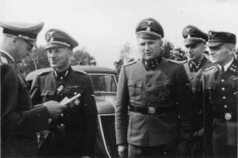 Dr.Eduard Wirths, Dr. Enno Lolling, Richard Baer, Karl-Friedrich Höcker a Rudolf Höss