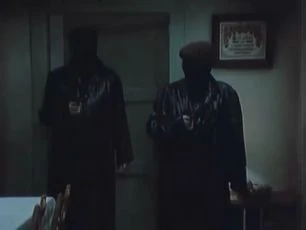 Vrah se skrývá v poli (1975) [TV epizoda]