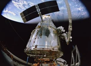Hubbleův teleskop – úžasný vesmír (2008)