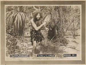 "lobby card" k 1. epizodě "The Call of the Jungle"