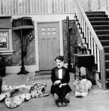 Chaplin se vrací z flámu (1916)