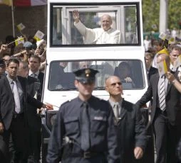 Atentát na papeže (2008)