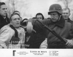 Človek na moste (1972)