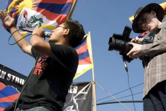 Slunce za mraky - boj Tibeťanů za svobodu (2010)